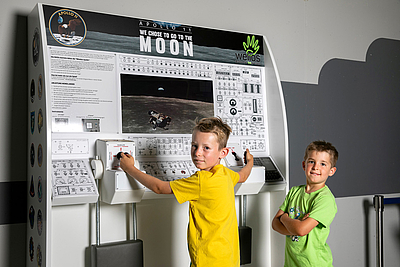 Die Jungen Testpiloten testen den Mondlander © Welios