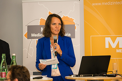 Nora Mack BSc MBA, Managerin des Medizintechnik-Cluster der OÖ Standortagentur Business Upper Austria machte die Herausforderungen für die Branche deutlich. © Cityfoto.at / Roland Pelzl 